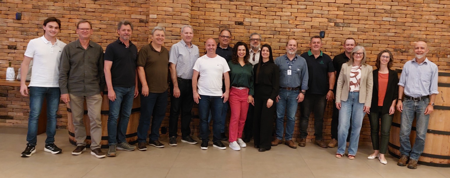 Representantes de cinco vinícolas da região dos Campos de Cima da Serra - Campestre, Família Lemos de Almeida, RAR, Sopra e Aracuri